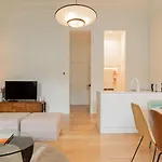 Apartment Liberdade Garden & Indoor Pool By Lovelystay *